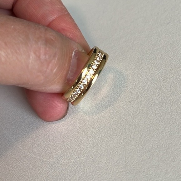 NWT Gold Tone Wedding Band - Picture 5 of 6